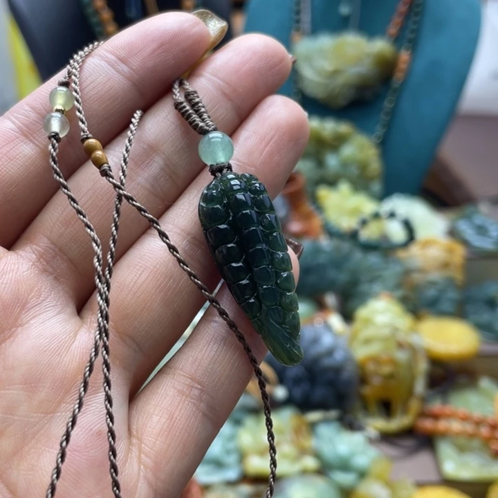 蛇纹石玉合金颈饰