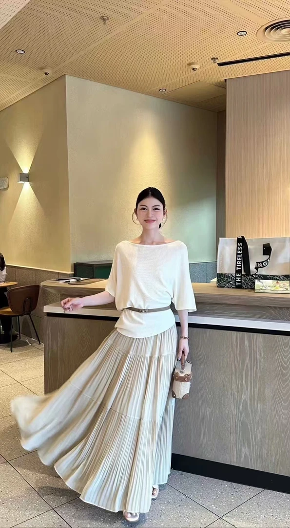 法式韩系感减龄露肩上衣搭配高腰压褶半身裙时尚套装