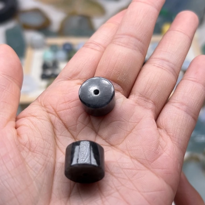 翡翠颈饰未镶嵌筒珠