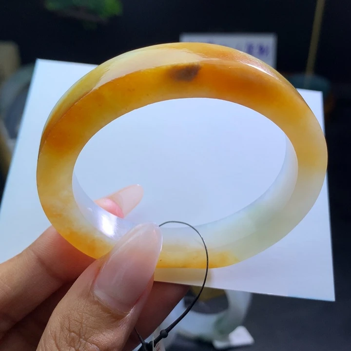 定制翡翠未镶嵌翡翠手镯