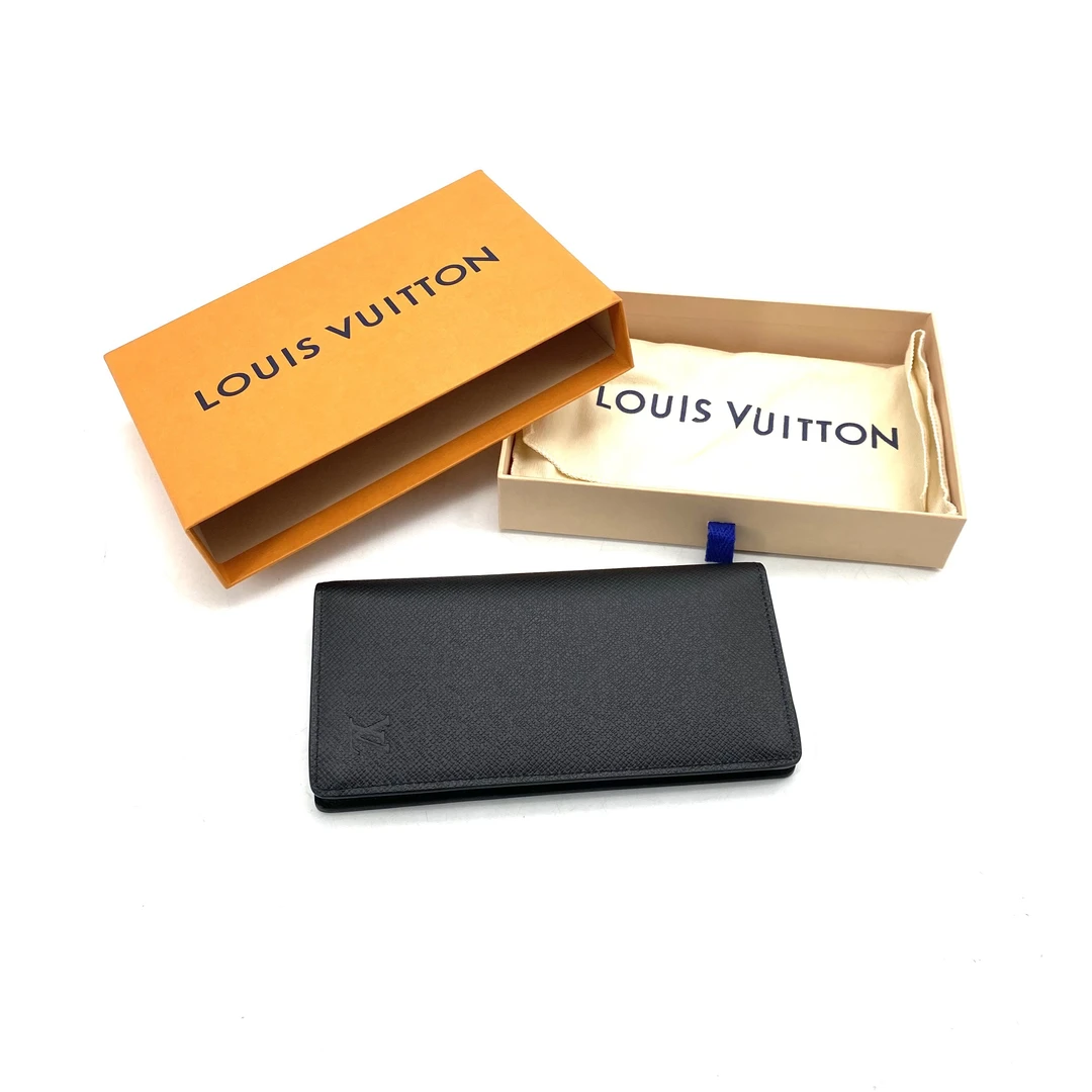 全新未使用 LouisVuitton/路易威登 黑色全皮长款对折钱包 19/10