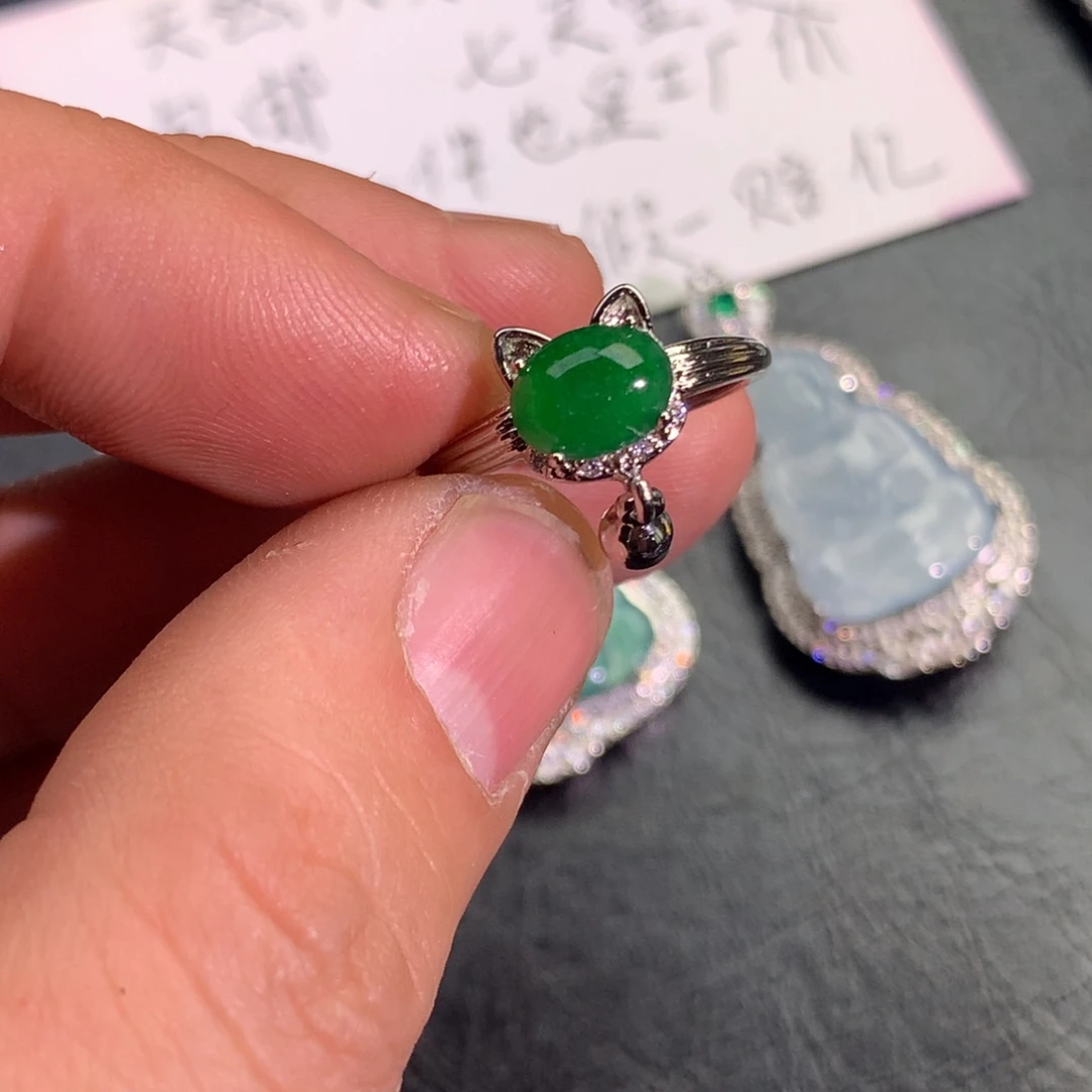 翡翠颈饰未镶嵌猫咪戒指