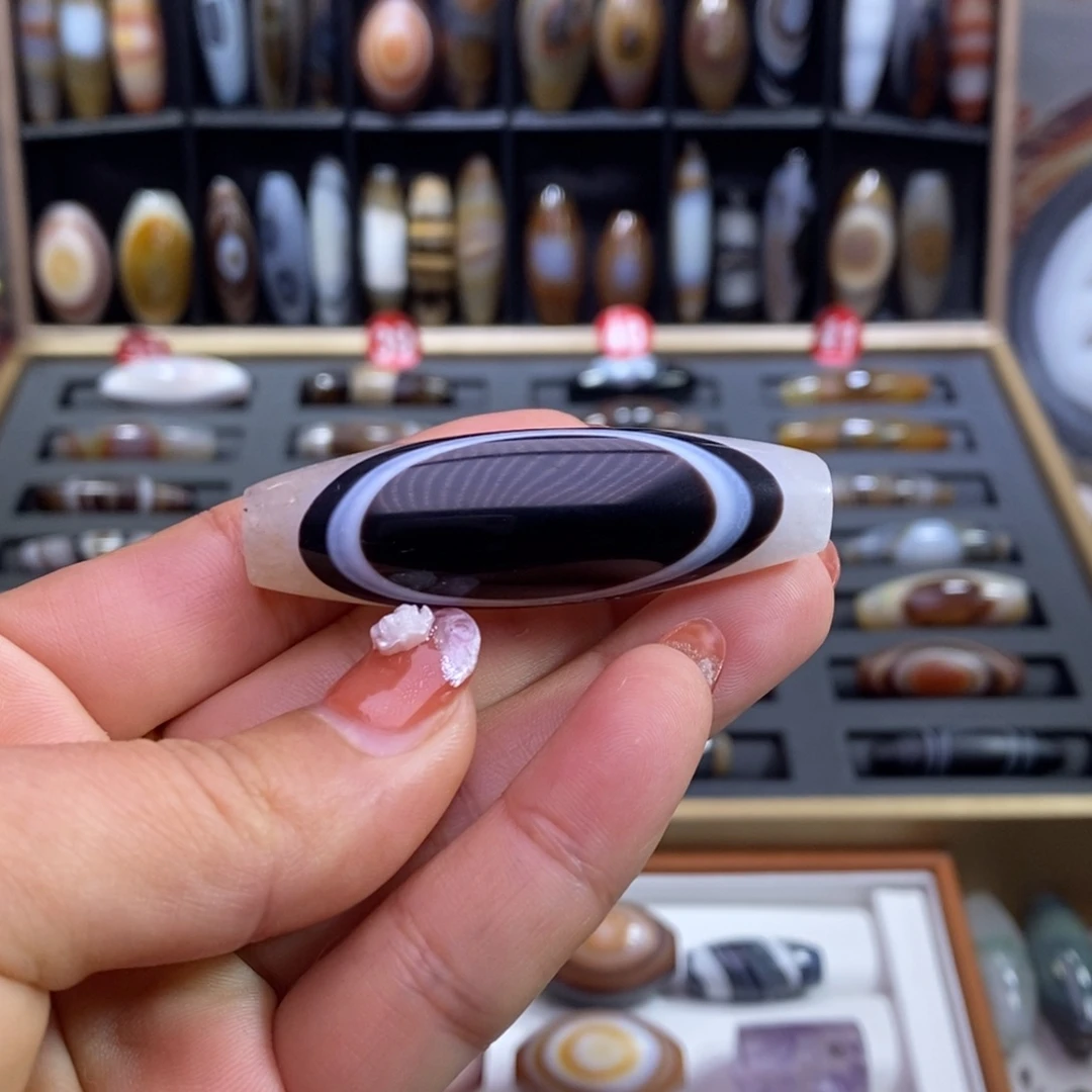 未镶嵌颈饰玛瑙/玉髓鹰****?