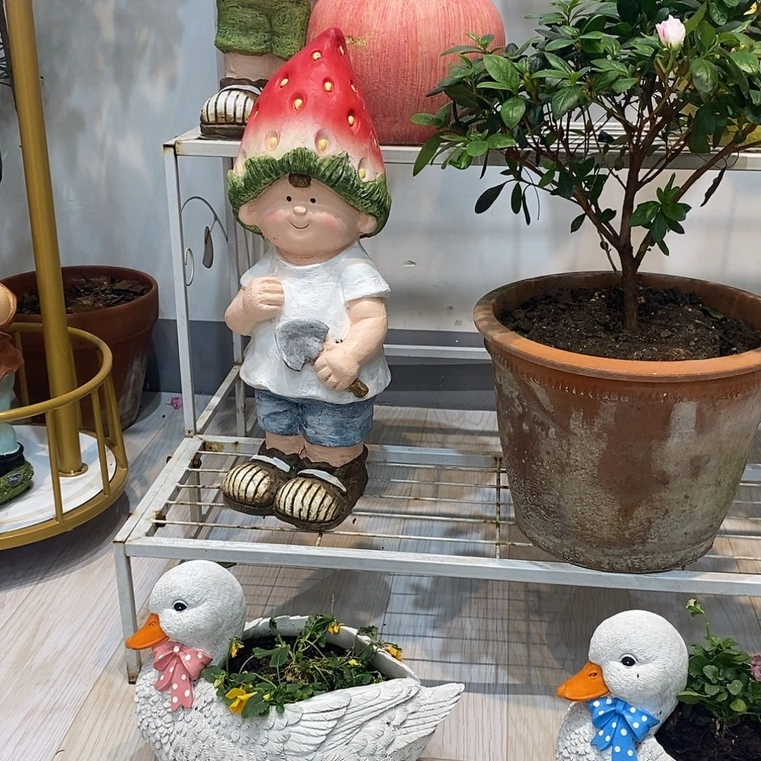 有机玻璃草莓男孩