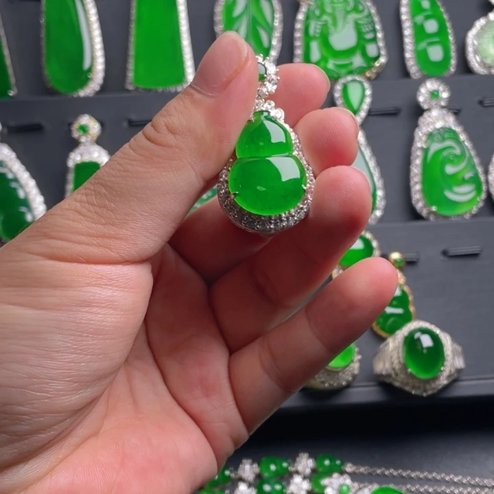 翡翠颈饰未镶嵌翡翠吊坠