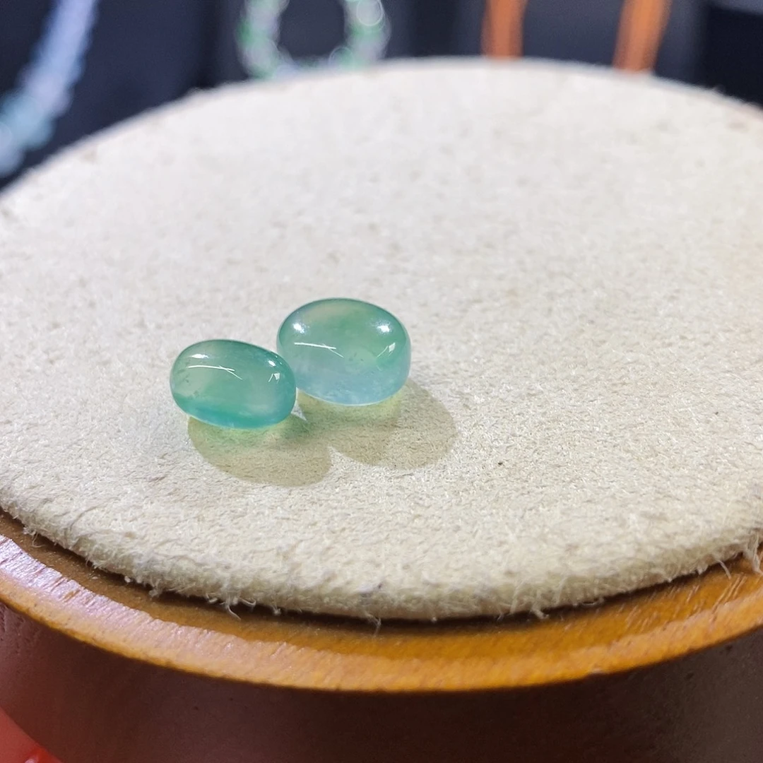 翡翠挂件未镶嵌好冰