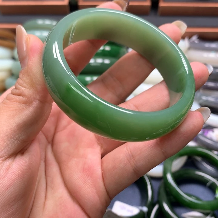 【闪购商品】未镶嵌手镯和田玉（碧玉）