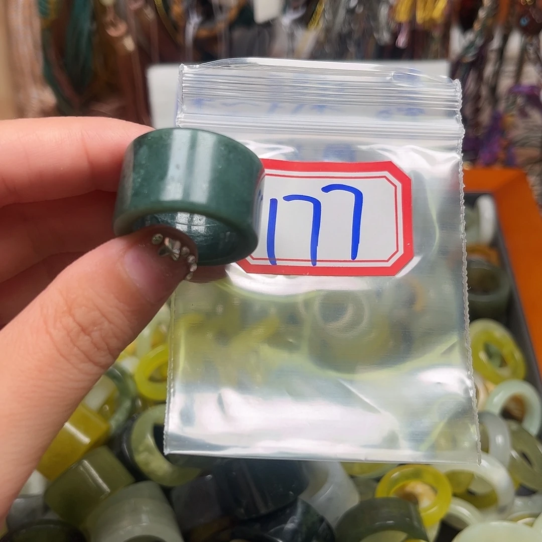 孝***道未镶嵌蛇纹石玉珠宝奇石