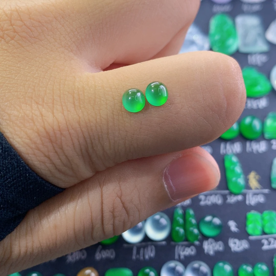 翡翠未镶嵌颈饰绿蛋