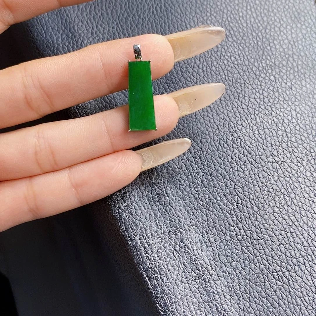 颈饰18K金镶嵌翡翠翡翠