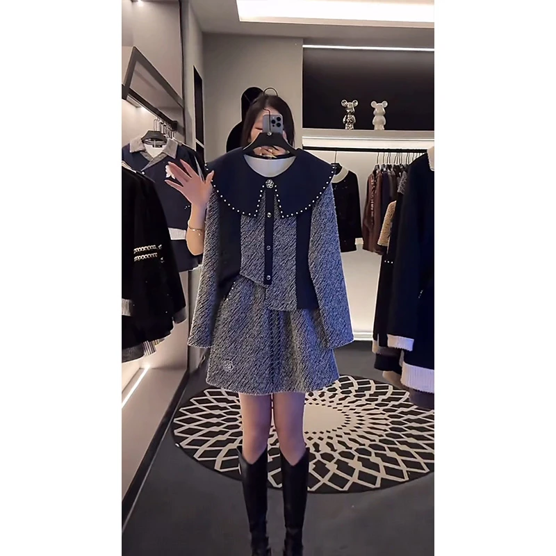 小香风减龄加绒套装女秋冬新款娃娃领镶钻拼色上衣+高腰短裙套装