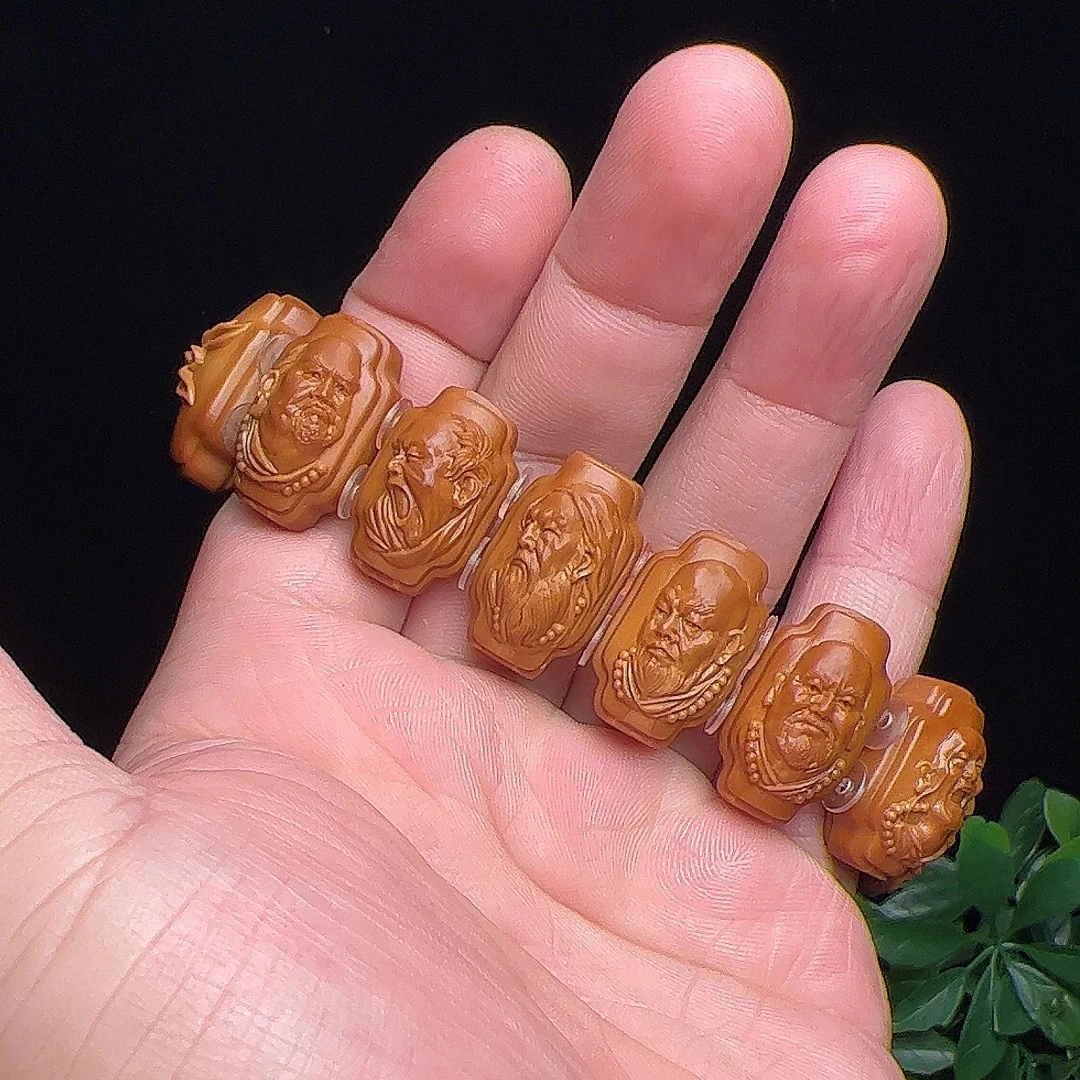 橄榄河梅林铁铁盒，浮雕罗汉手牌