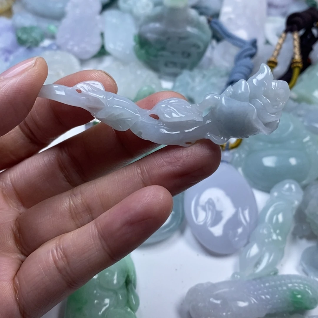 颈饰未镶嵌翡翠?****)翡翠