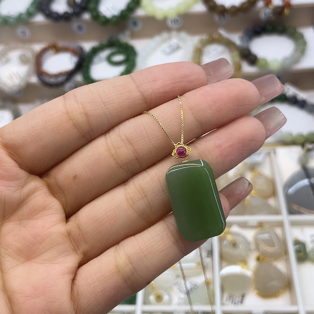 和田玉18K金镶嵌吊坠(赠链)