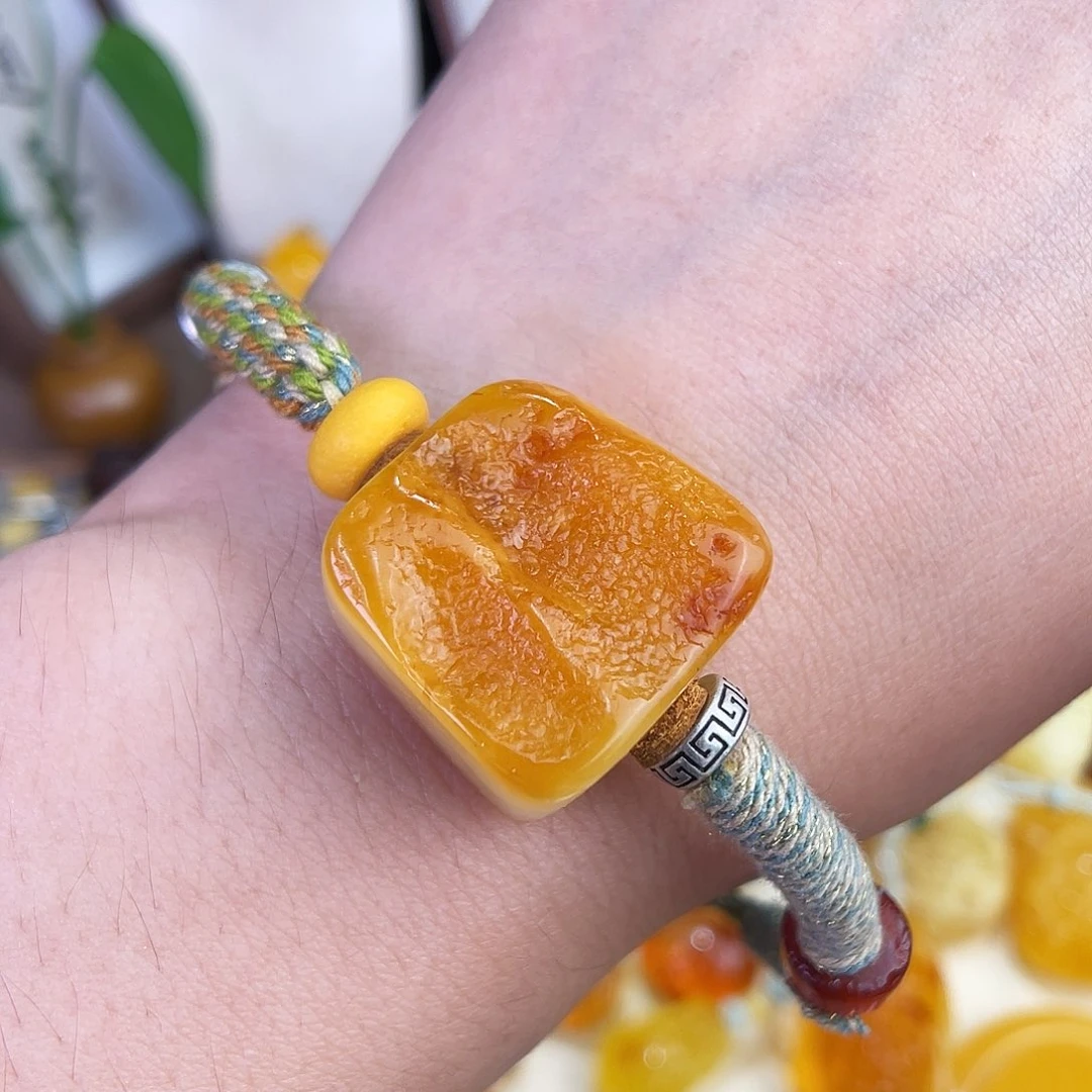 未镶嵌琥珀珠宝奇石