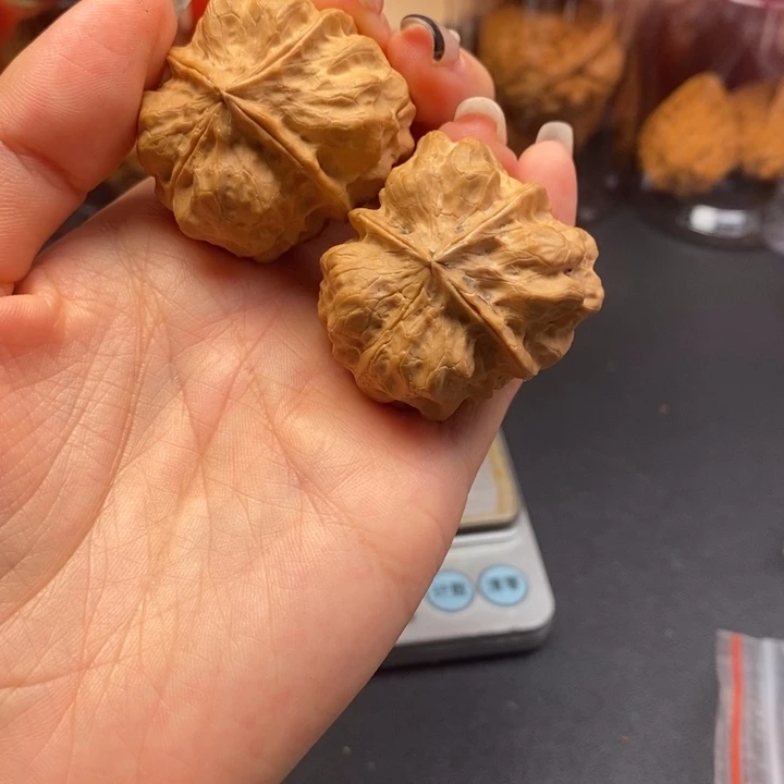 文玩核桃把件白茬龙脊三棱