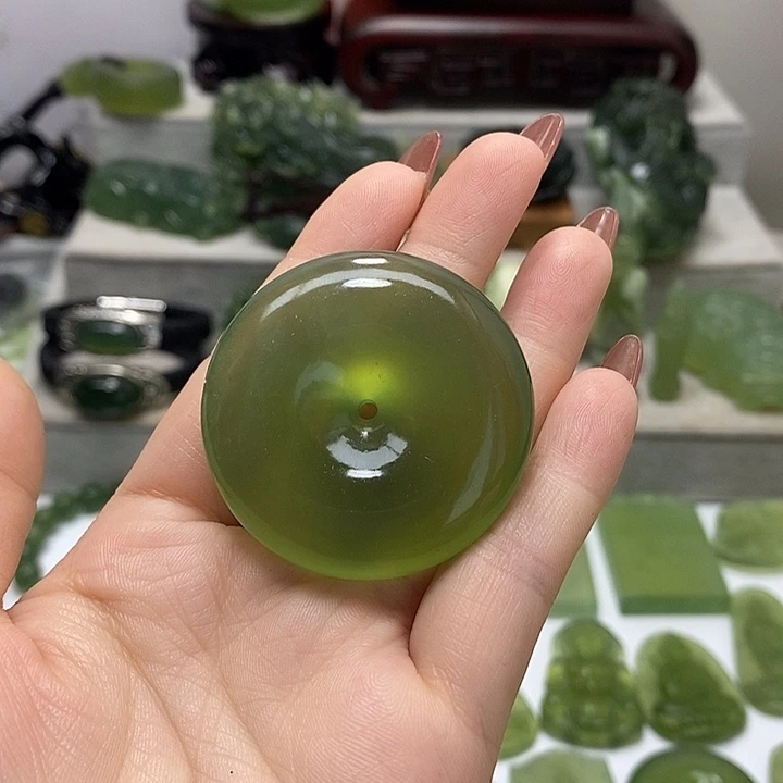 未镶嵌蛇纹石玉挂件泉****）
