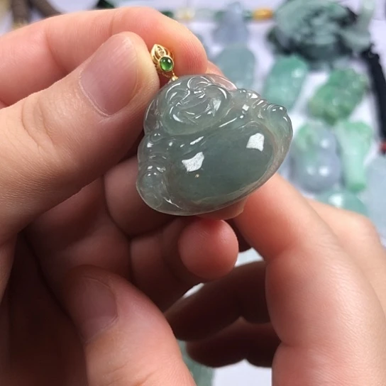 翡翠未镶嵌颈饰佛公