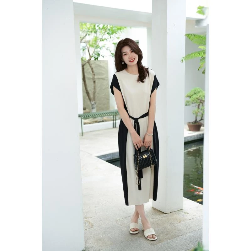 “黑与白”时尚撞色连衣裙2