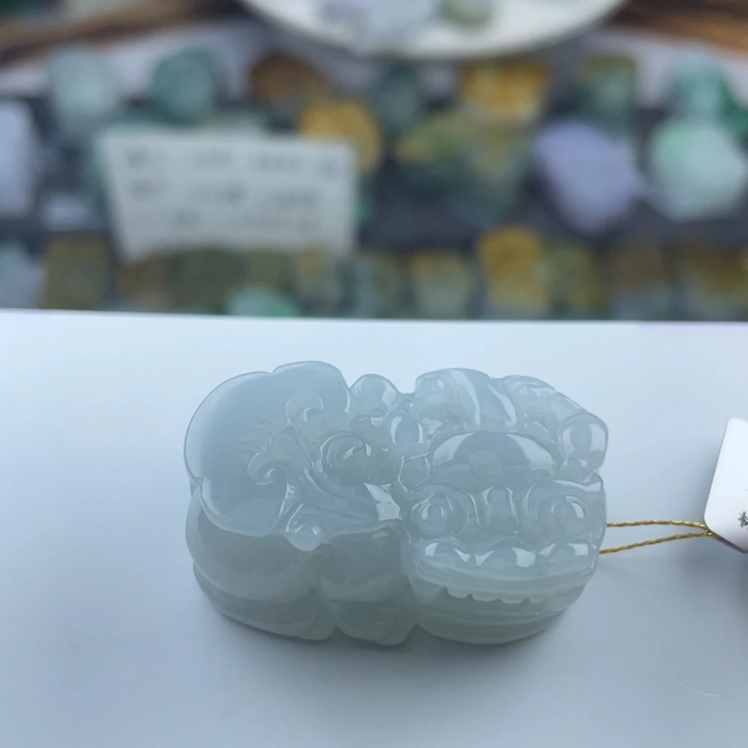 翡翠未镶嵌颈饰貔貅
