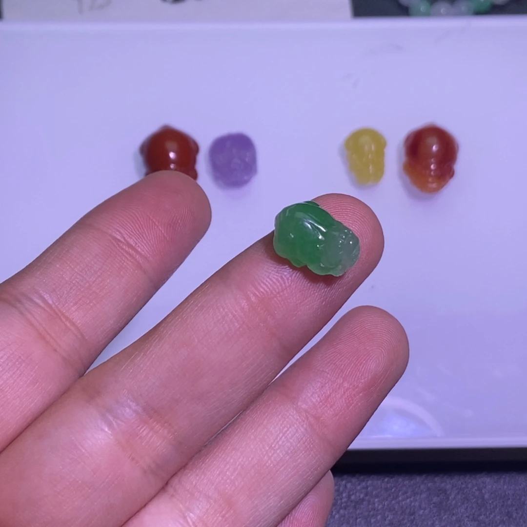 翡翠未镶嵌颈饰吊坠