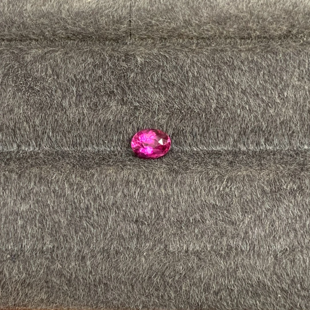 斯里兰卡老烧粉蓝宝---1.02ct---25MS-18---尺寸：7.0-5.2-3.6（mm）