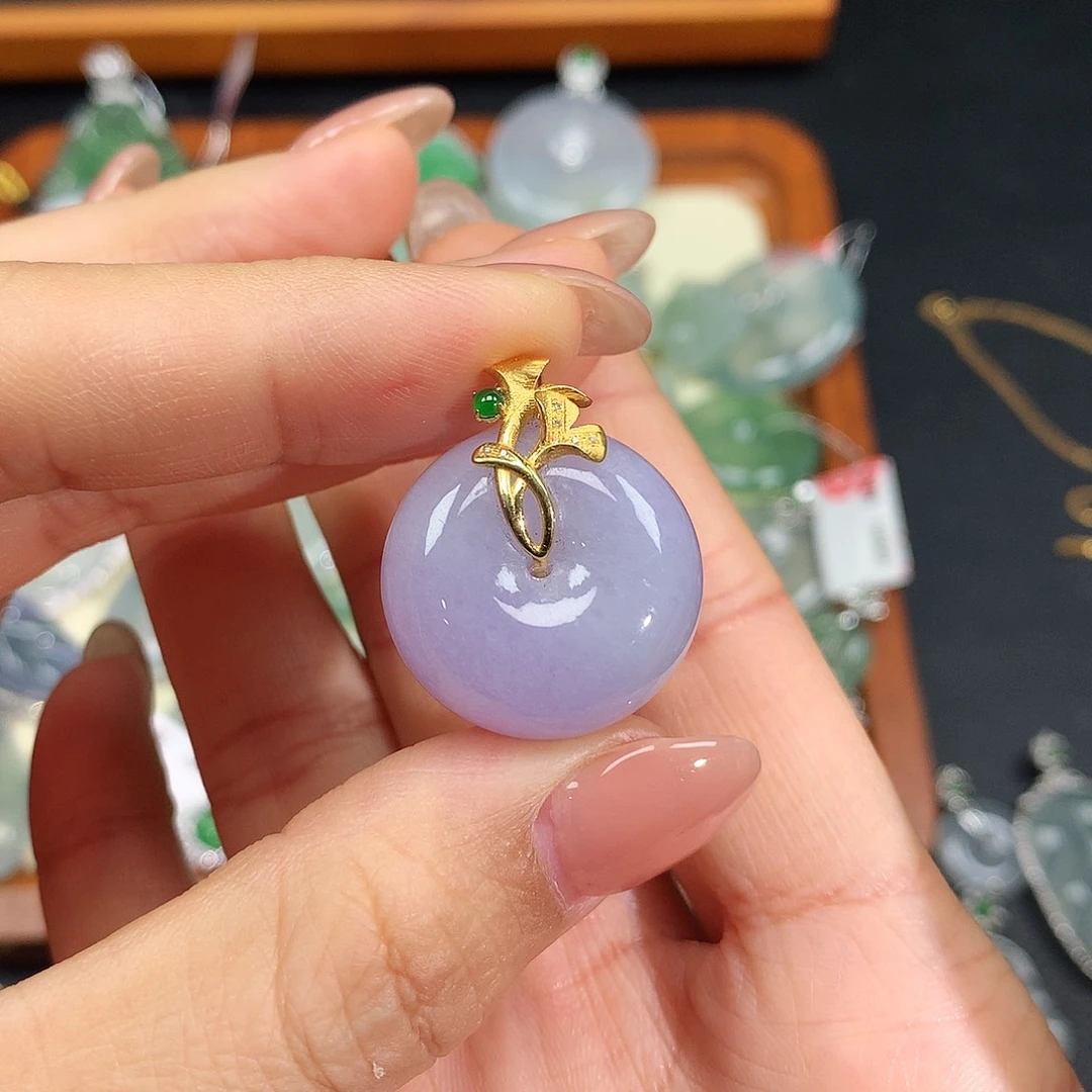 翡翠18K金镶嵌颈饰翡翠