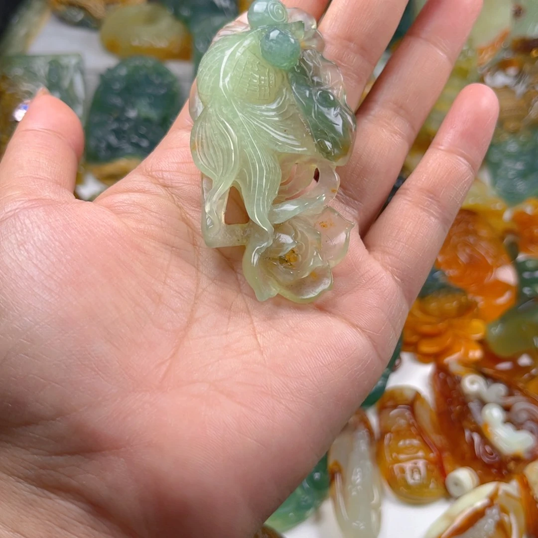 蛇纹石玉未镶嵌颈饰