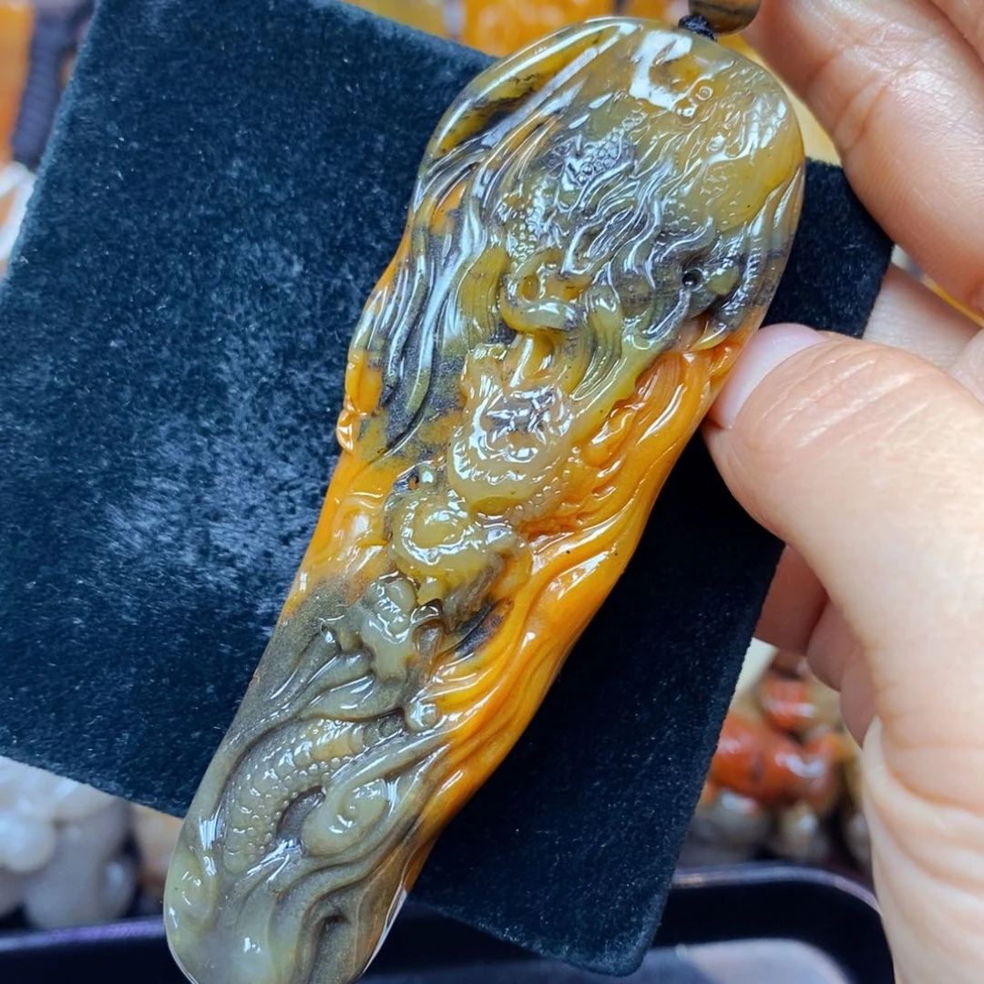 未镶嵌石英质玉(黄龙玉)颈饰