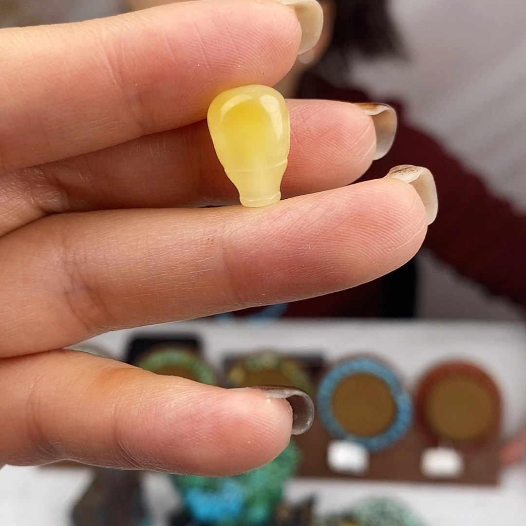 远***埃琥珀未镶嵌琥珀画