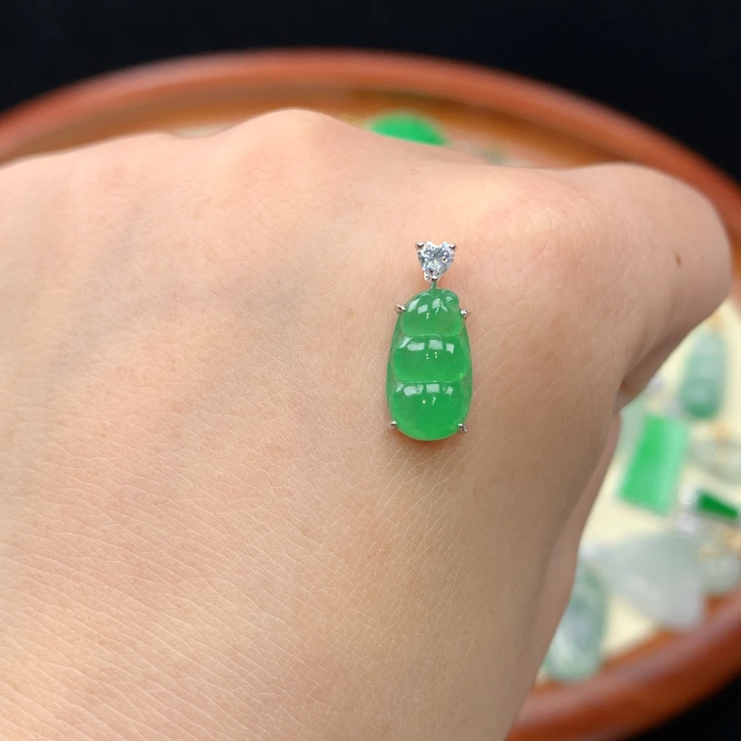 颈饰18K金镶嵌翡翠1****3天然缅甸A货翡翠福豆