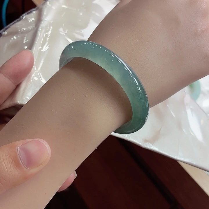 翡翠未镶嵌手镯（贵妃镯）天然缅甸A货翡翠