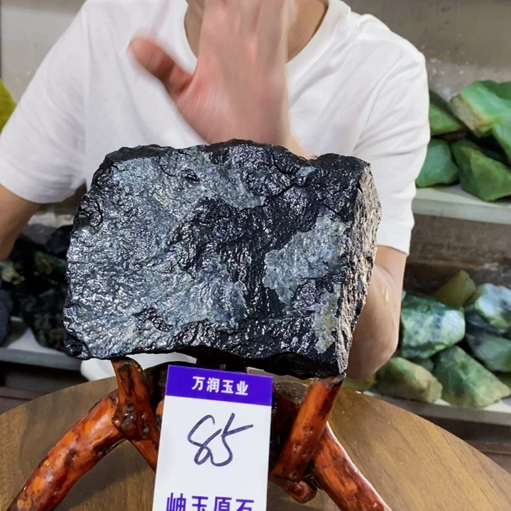 未镶嵌蛇纹石玉原石