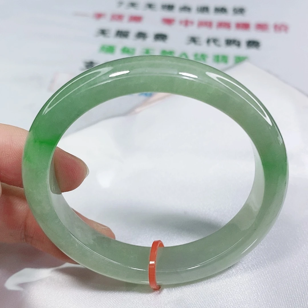 翡翠手镯未镶嵌55圈口贵妃