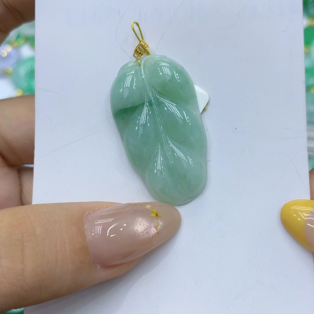 颈饰18K金镶嵌翡翠