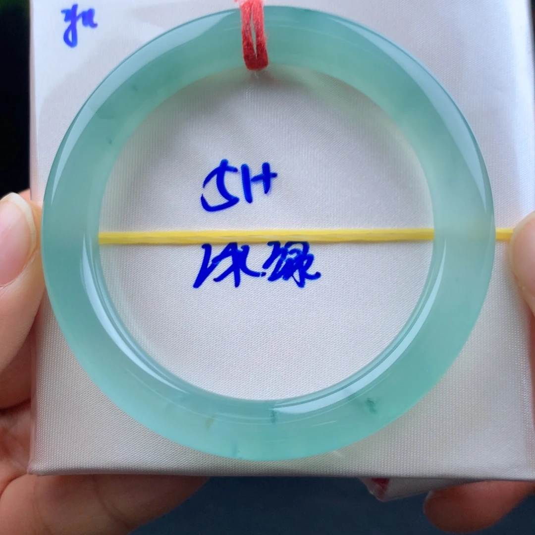 翡翠未镶嵌手镯满绿起光