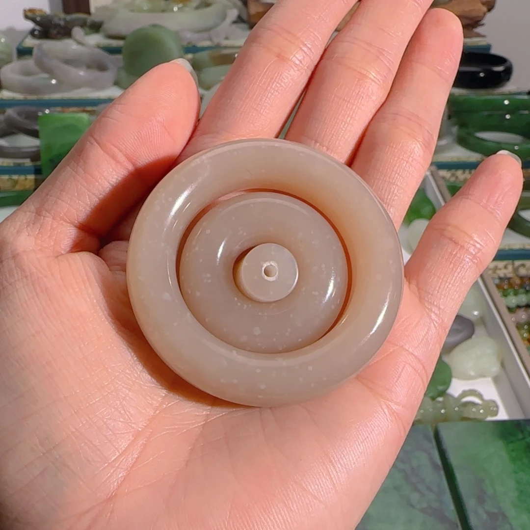 和田玉未镶嵌颈饰申***豹