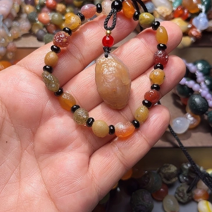 阿拉善彩玛瑙手串