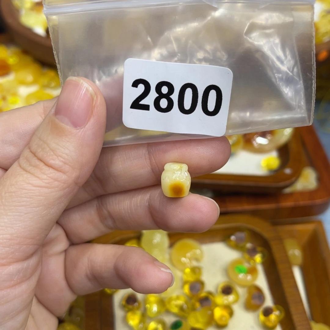 琥珀珠宝奇石未镶嵌