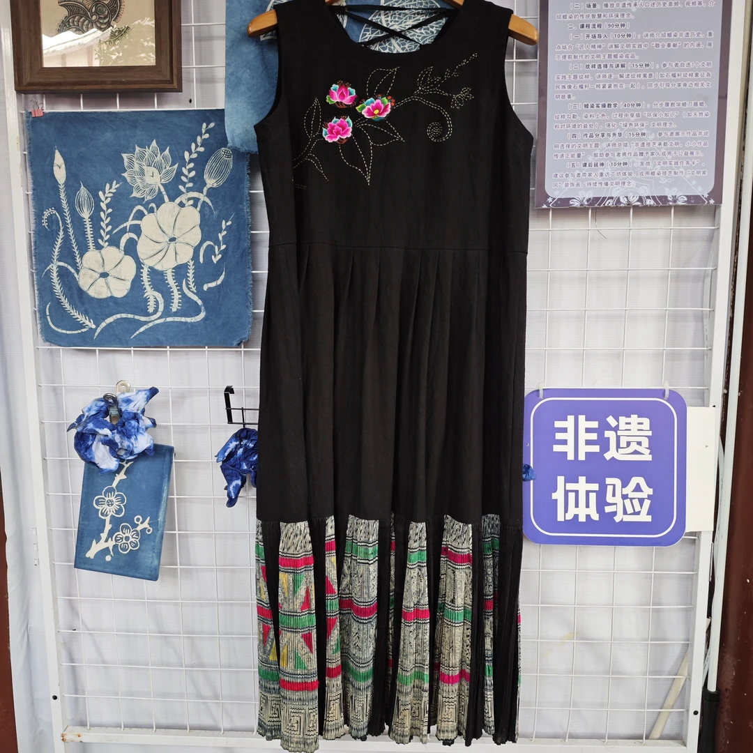 【励志工坊】461刺绣侗染相结合背心秋款连衣裙