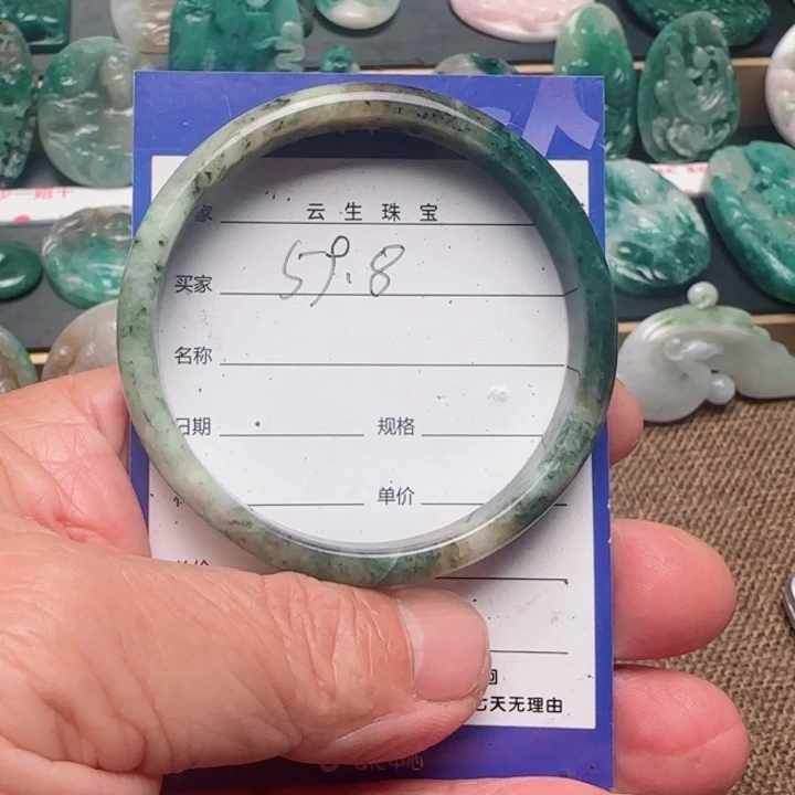 独山玉未镶嵌颈饰