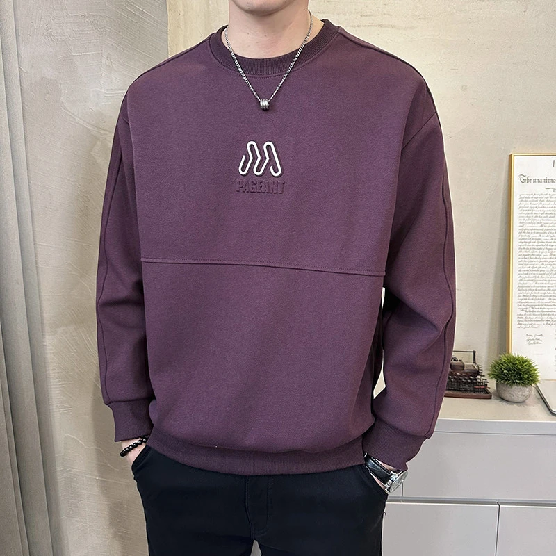 男士2025秋冬新款时尚百搭独特衔缝立体钢印字母圆领男士潮流个性