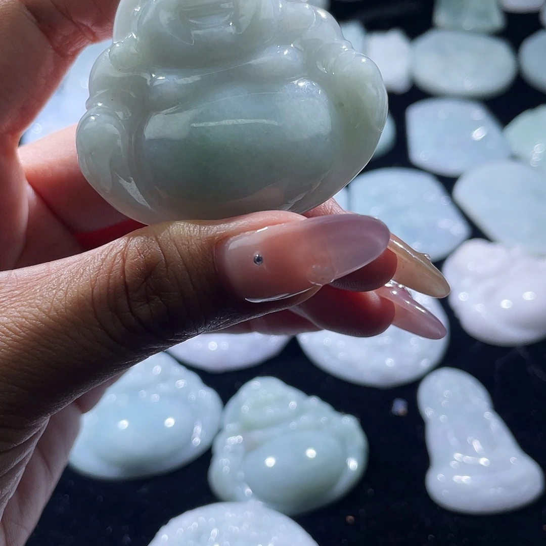 翡翠未镶嵌颈饰佛公