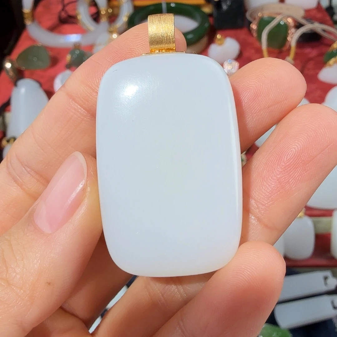 和田玉18K金镶嵌颈饰