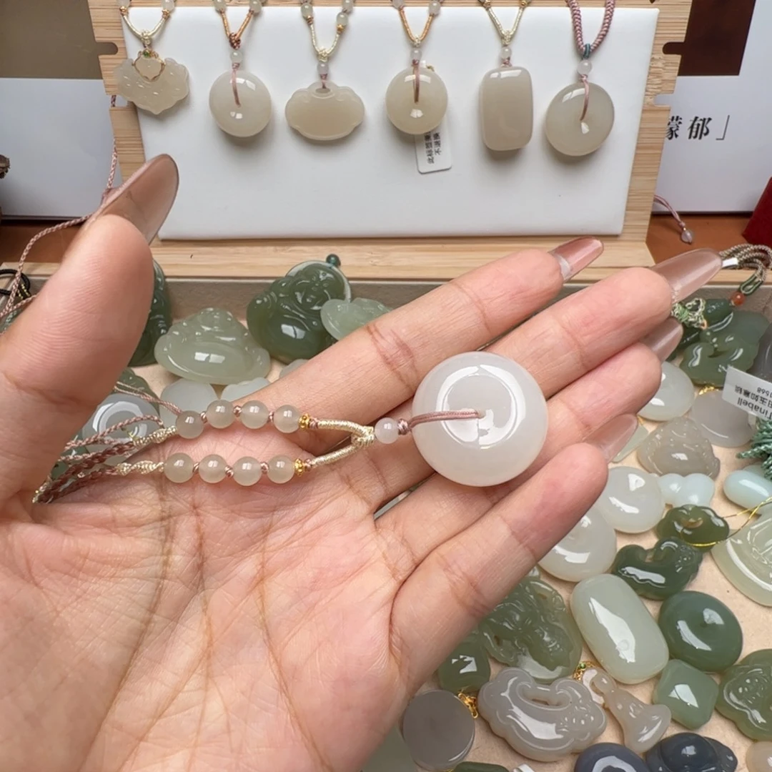 和田玉未镶嵌颈饰