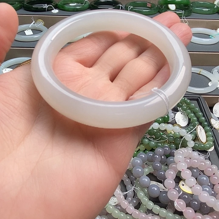 和田玉未镶嵌手镯