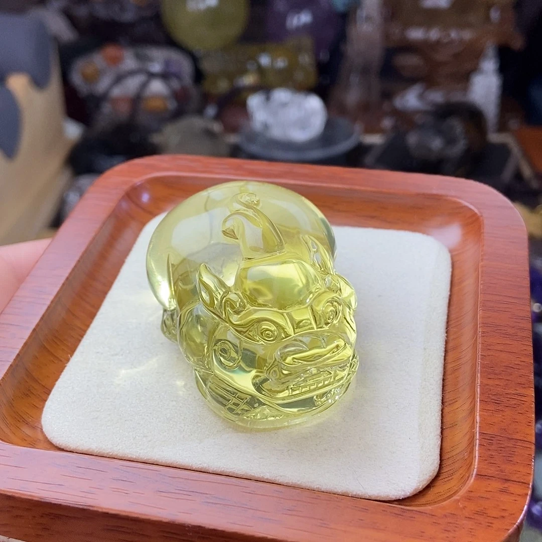 水晶颈饰未镶嵌她****?水晶吊坠