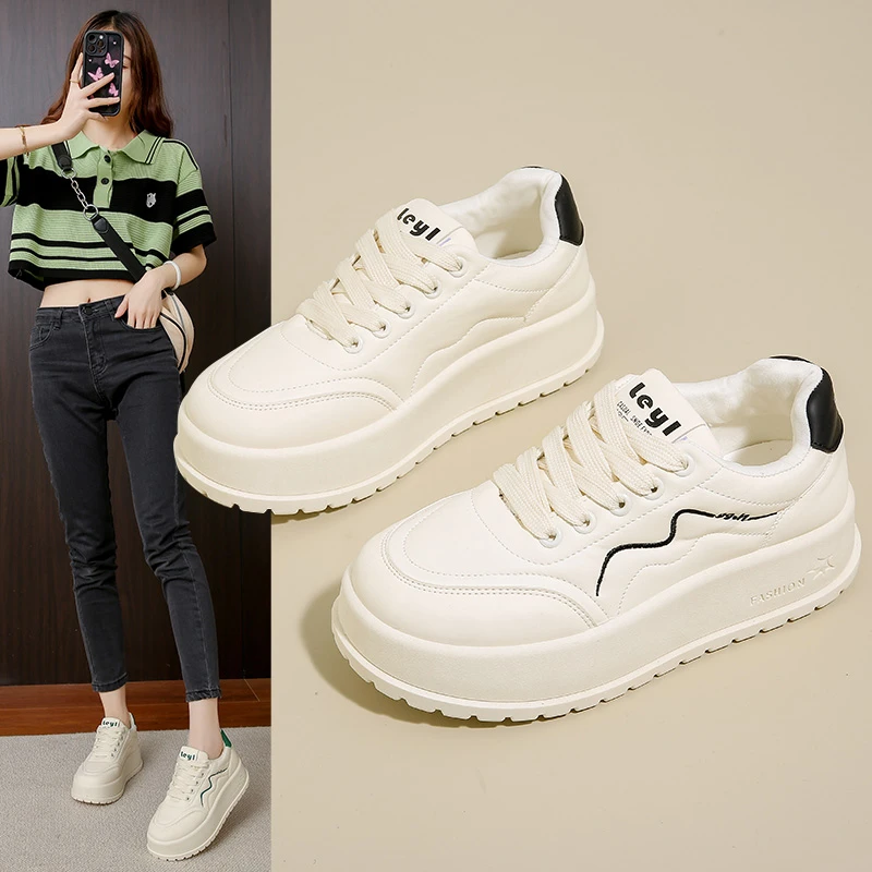 小白鞋女款2025新款爆款高级感软底厚底女鞋增高小个子网红休闲鞋