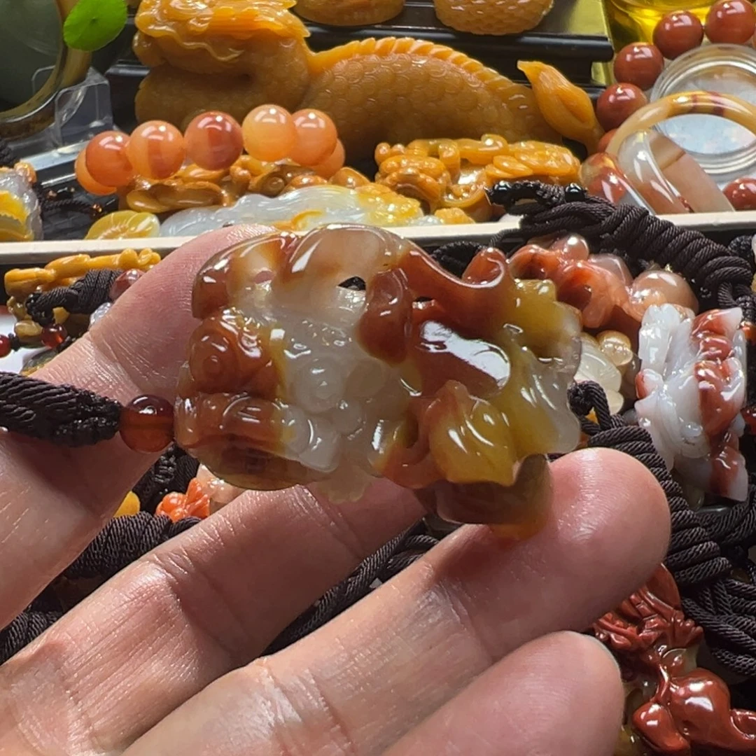 石英质玉未镶嵌颈饰