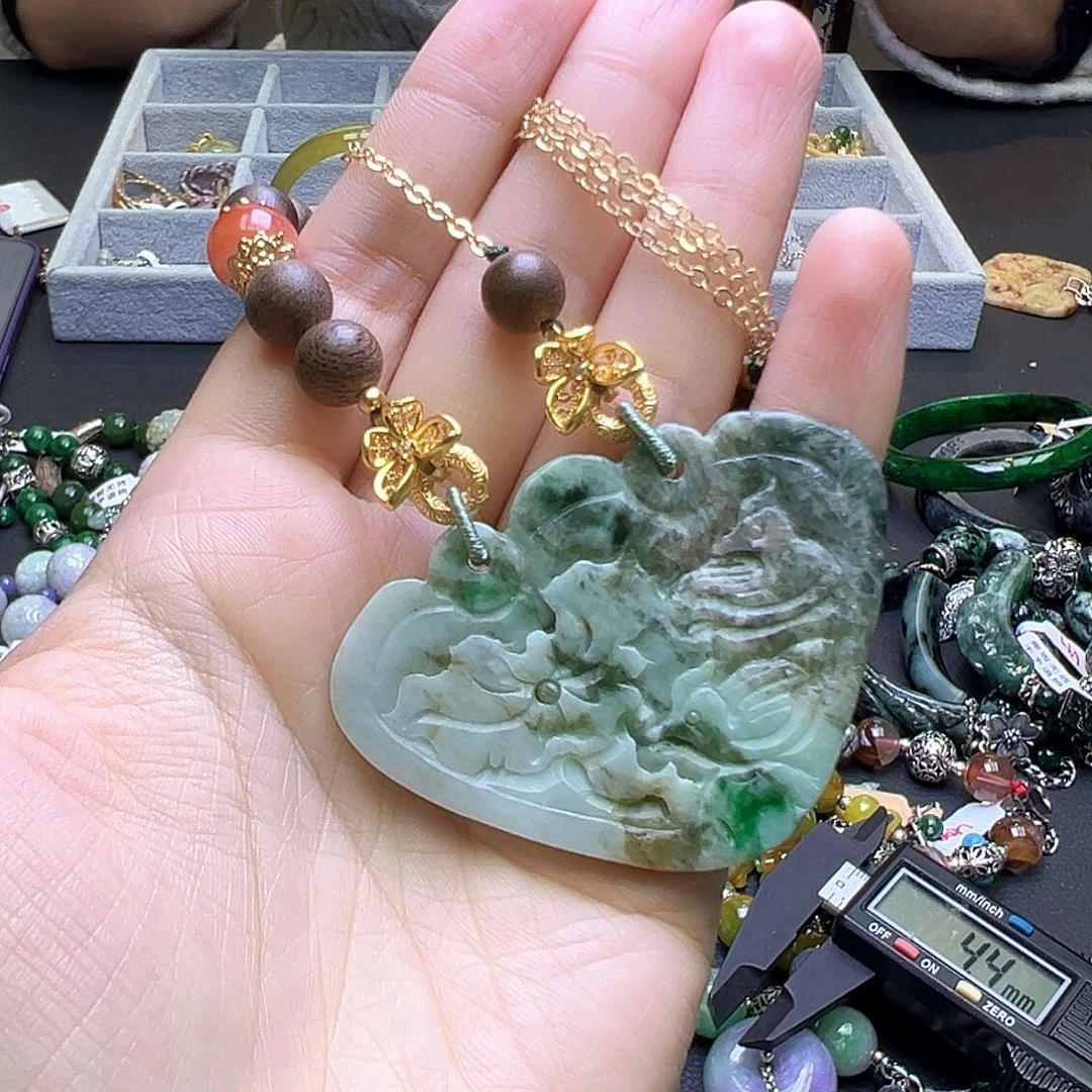 翡翠未镶嵌颈饰49